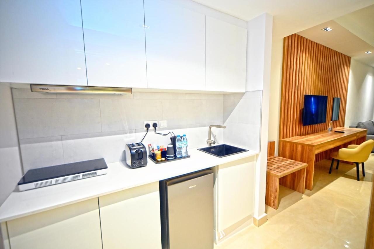 Pyramisa Hotel Apartments Дубай Экстерьер фото