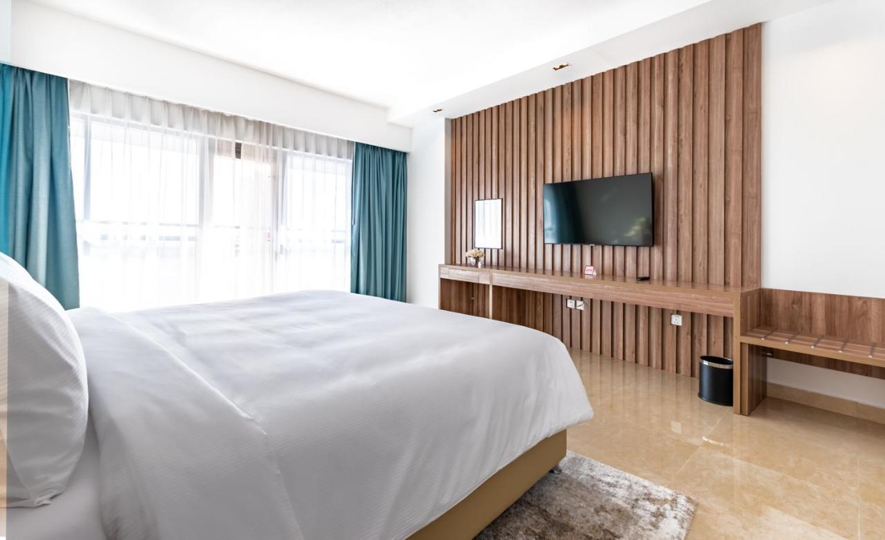 Pyramisa Hotel Apartments Дубай Экстерьер фото