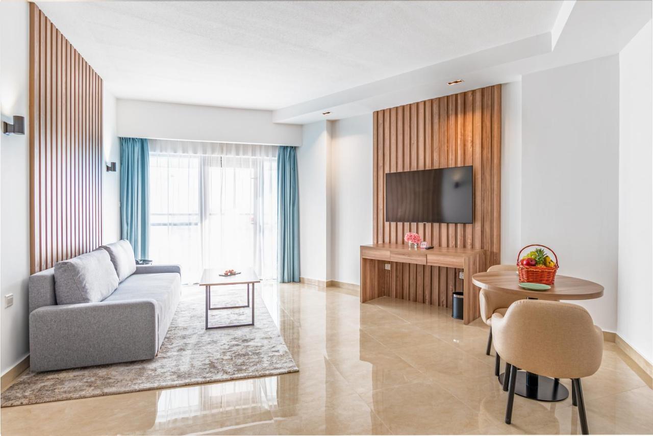 Pyramisa Hotel Apartments Дубай Экстерьер фото