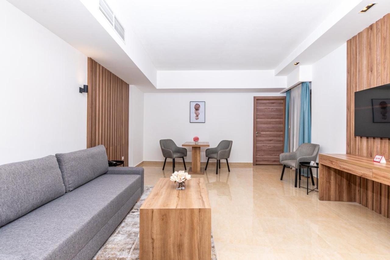 Pyramisa Hotel Apartments Дубай Экстерьер фото