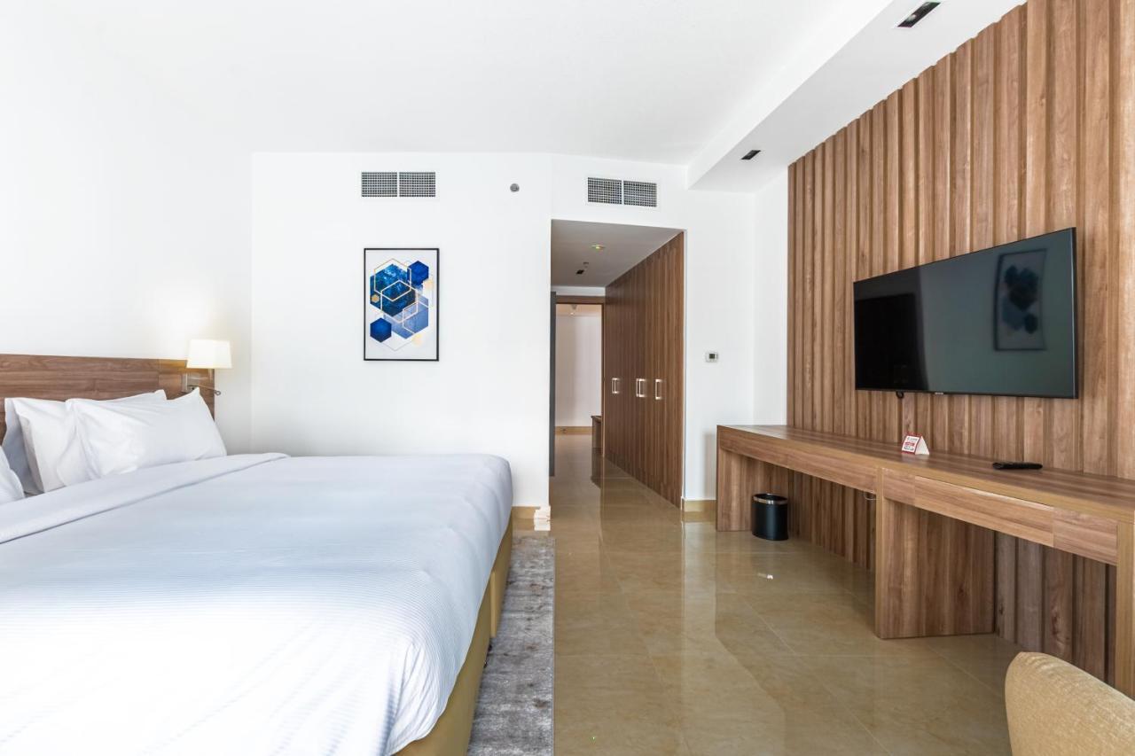 Pyramisa Hotel Apartments Дубай Экстерьер фото