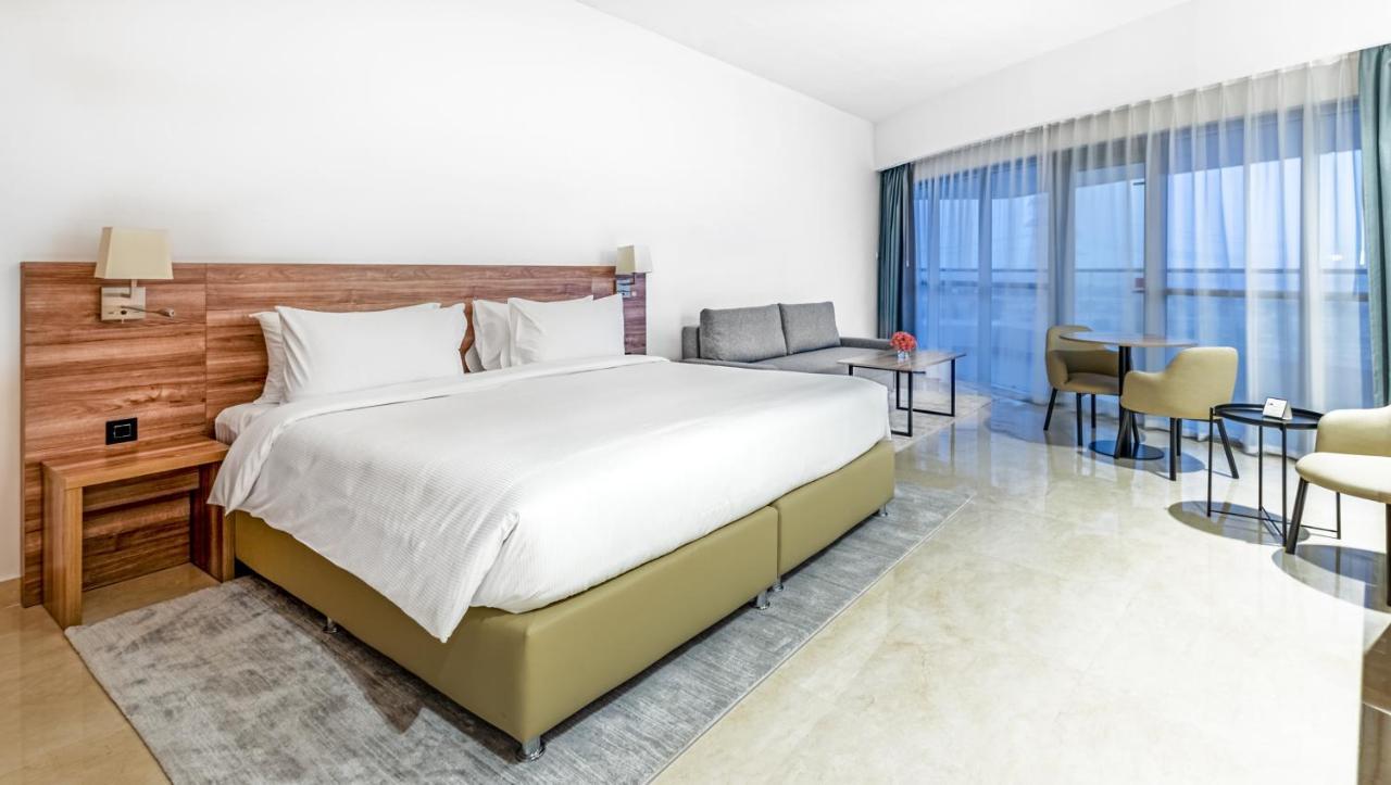 Pyramisa Hotel Apartments Дубай Экстерьер фото