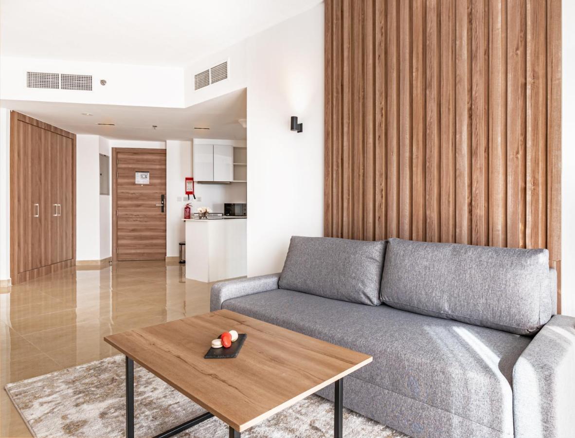 Pyramisa Hotel Apartments Дубай Экстерьер фото