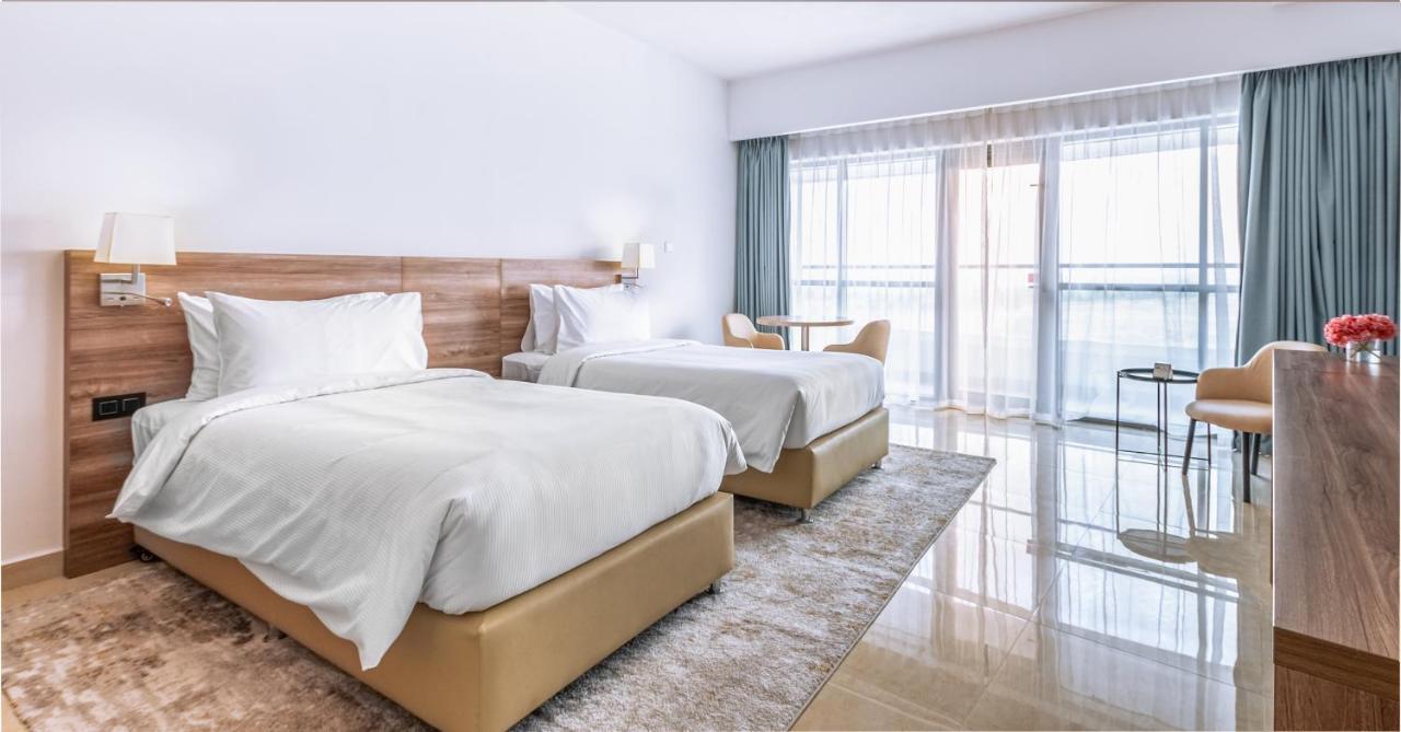 Pyramisa Hotel Apartments Дубай Экстерьер фото