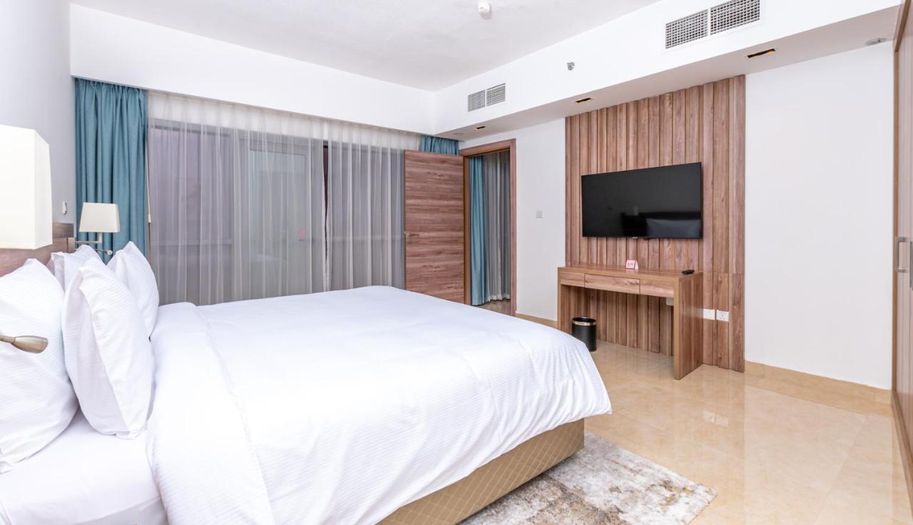 Pyramisa Hotel Apartments Дубай Экстерьер фото