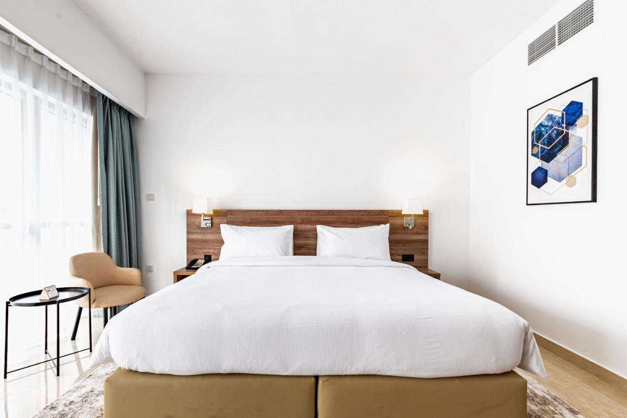Pyramisa Hotel Apartments Дубай Экстерьер фото