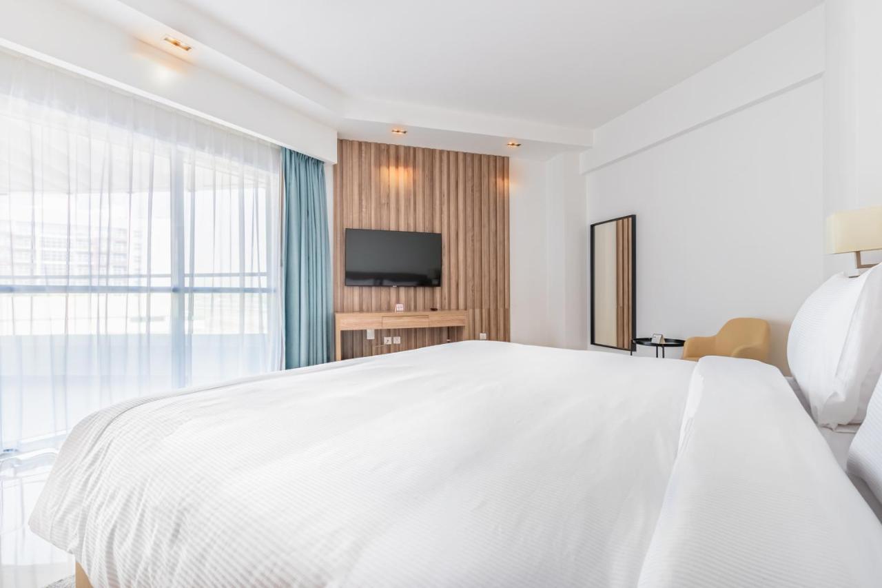 Pyramisa Hotel Apartments Дубай Экстерьер фото