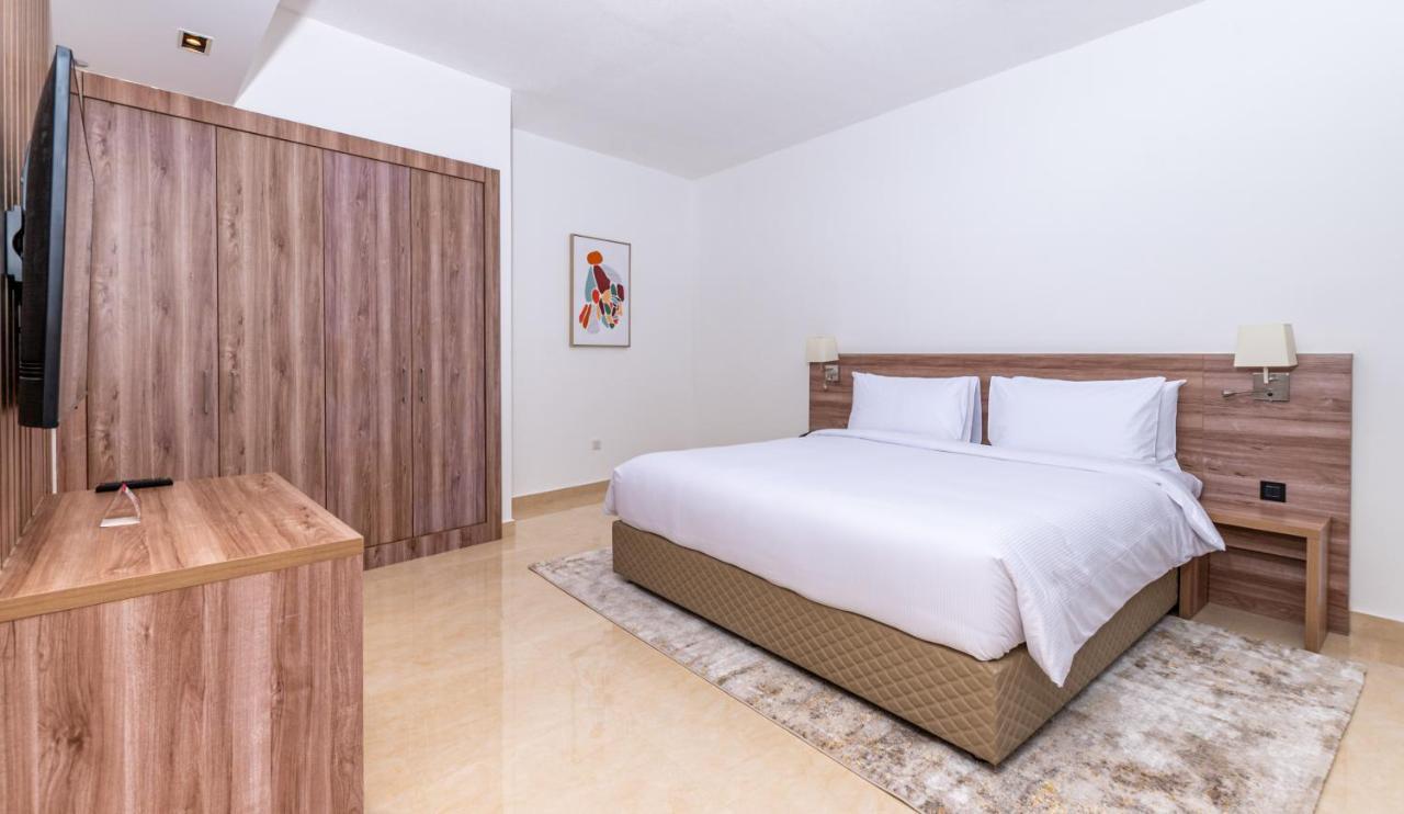 Pyramisa Hotel Apartments Дубай Экстерьер фото