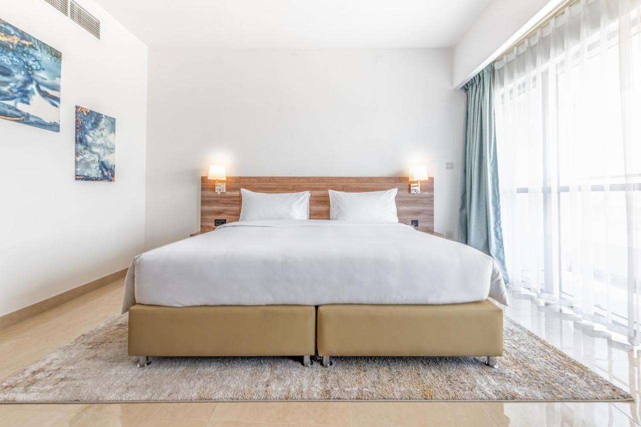 Pyramisa Hotel Apartments Дубай Экстерьер фото