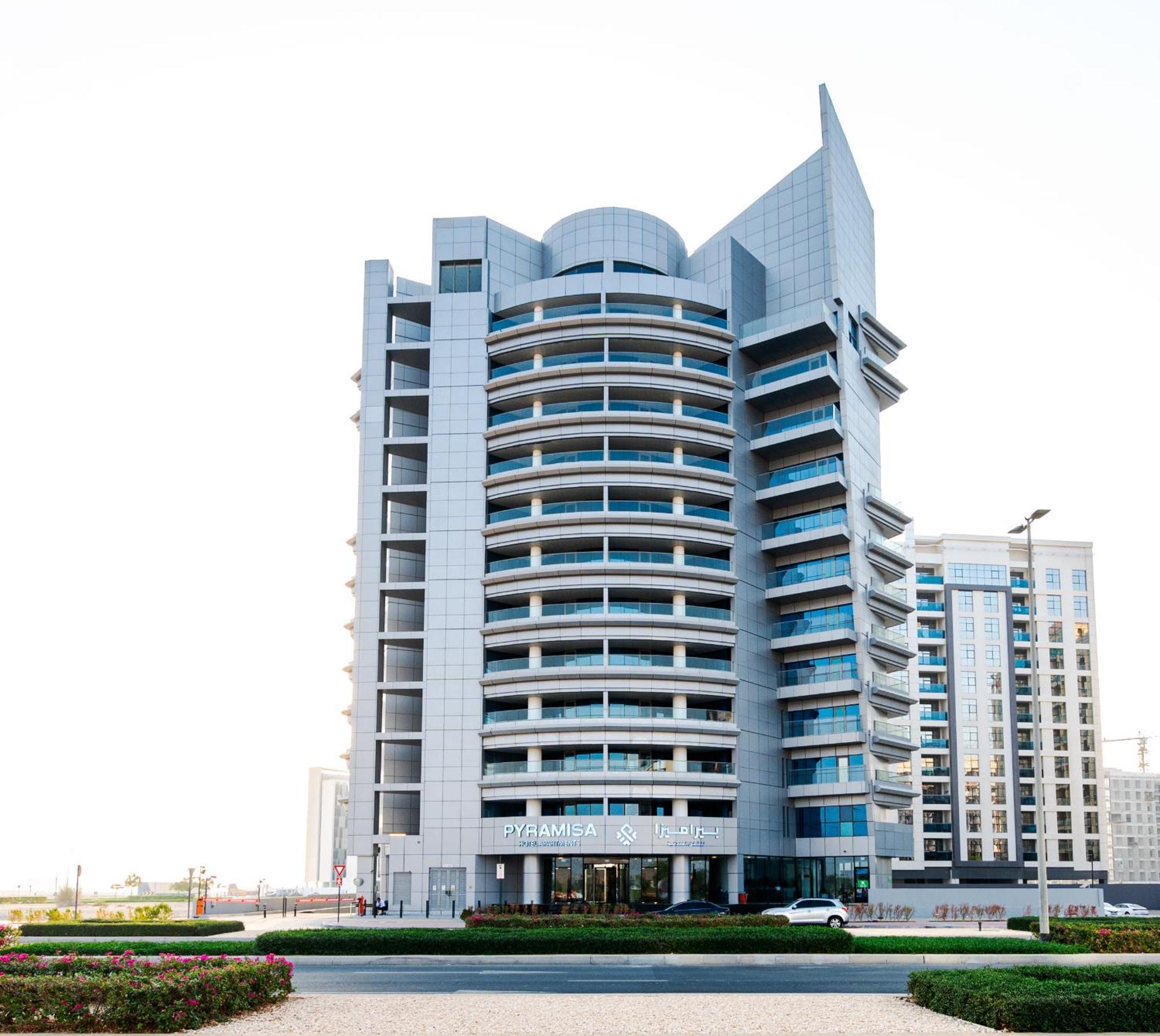 Pyramisa Hotel Apartments Дубай Экстерьер фото