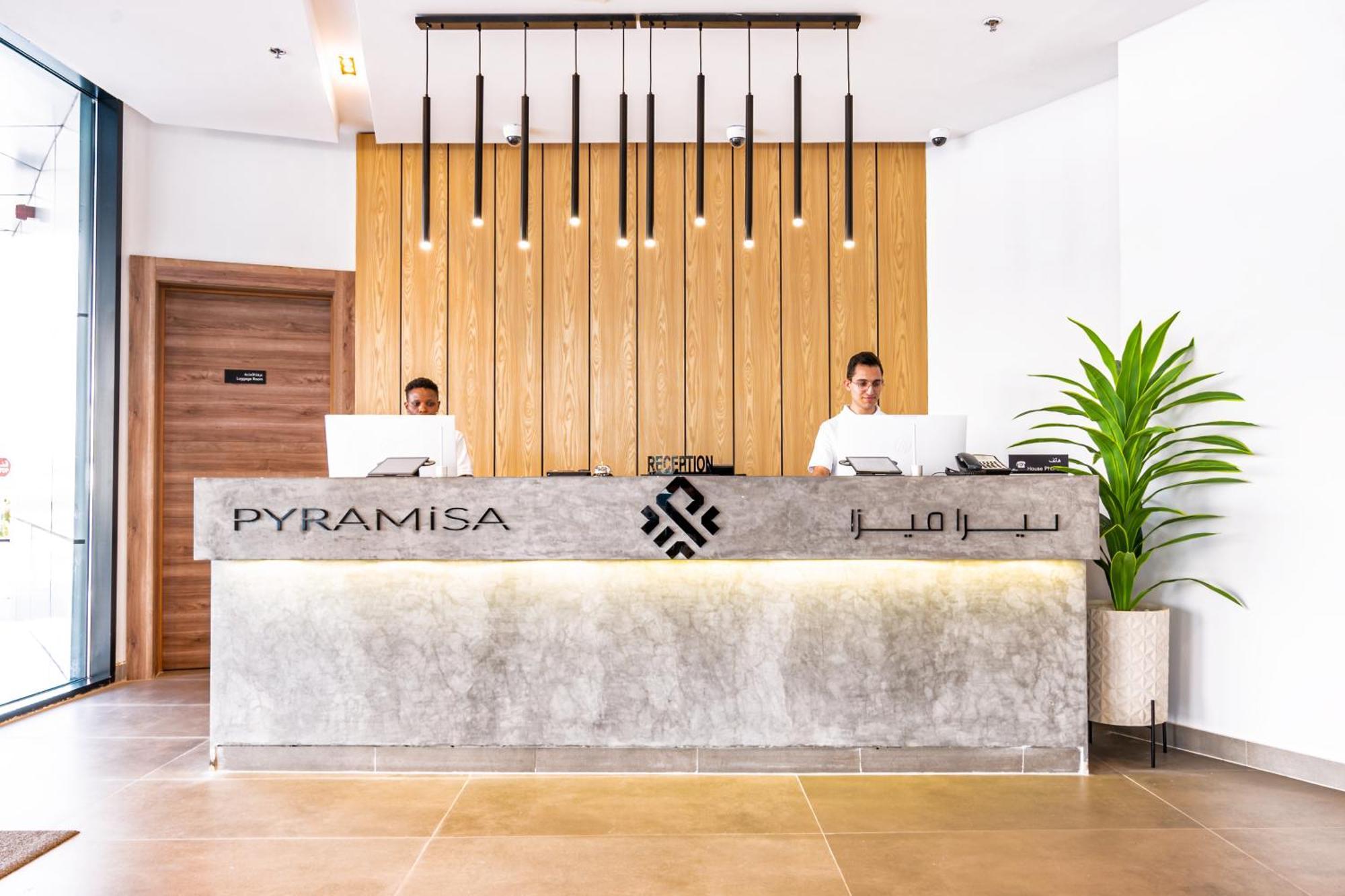 Pyramisa Hotel Apartments Дубай Экстерьер фото