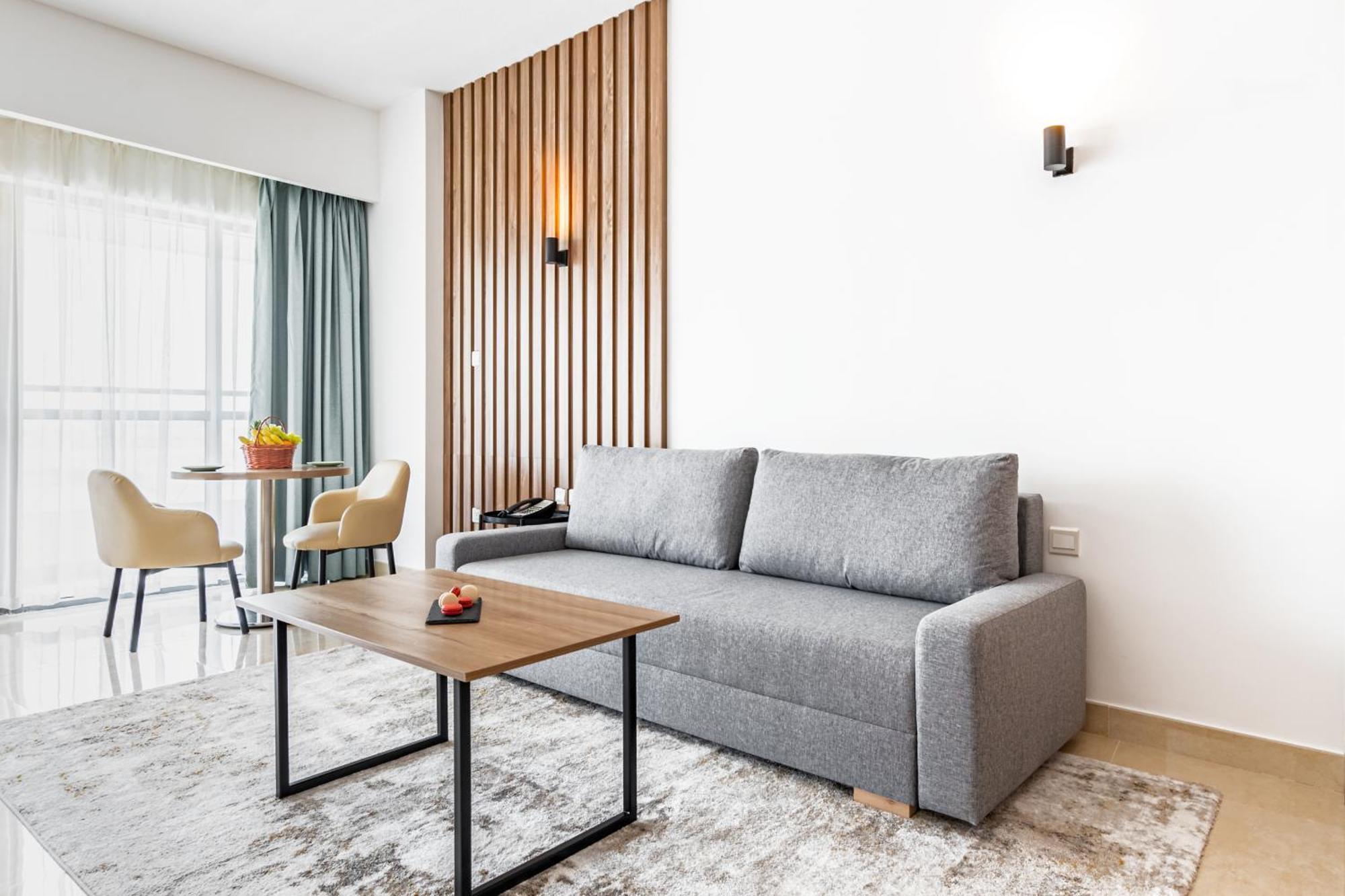 Pyramisa Hotel Apartments Дубай Экстерьер фото
