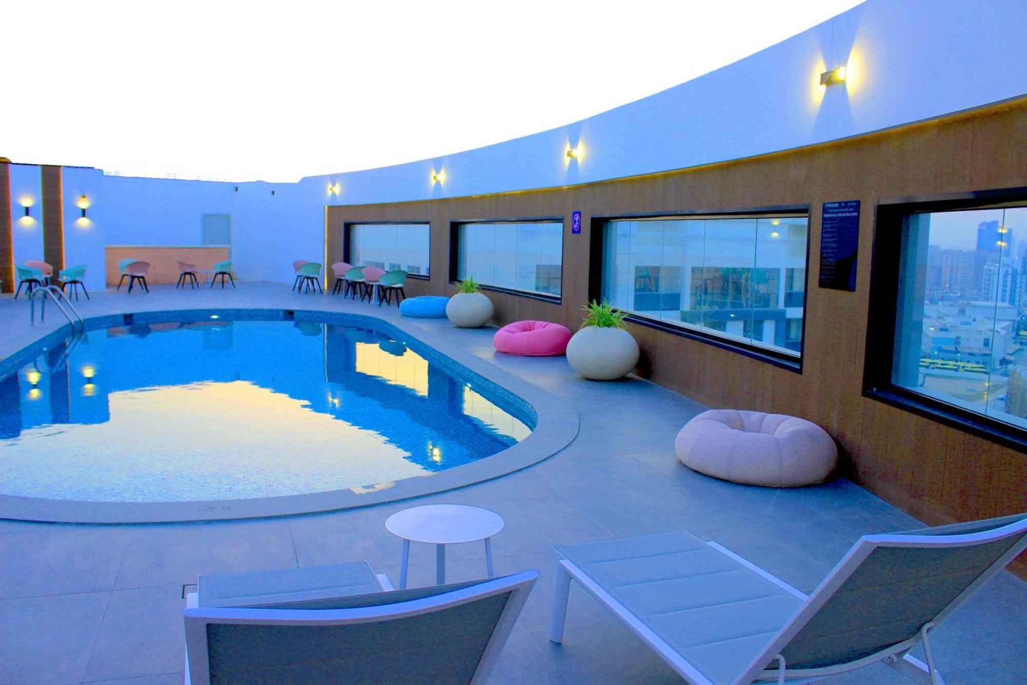 Pyramisa Hotel Apartments Дубай Экстерьер фото
