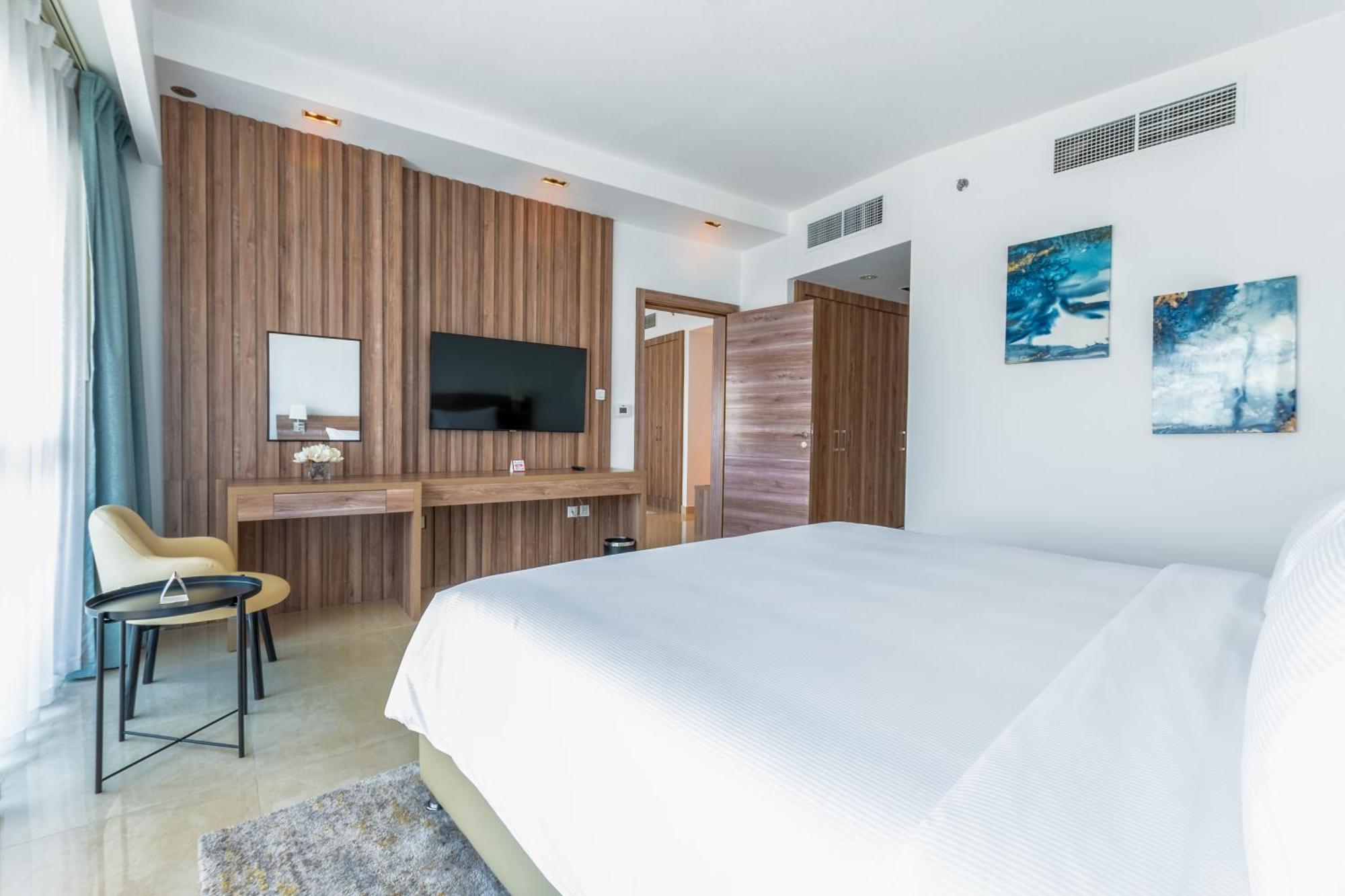 Pyramisa Hotel Apartments Дубай Экстерьер фото